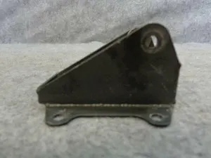 20-5530-00-01 Diamond DA20-C1 Bracket Support Bellcrank Elevator